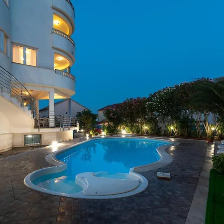 Ani Aparthotel *